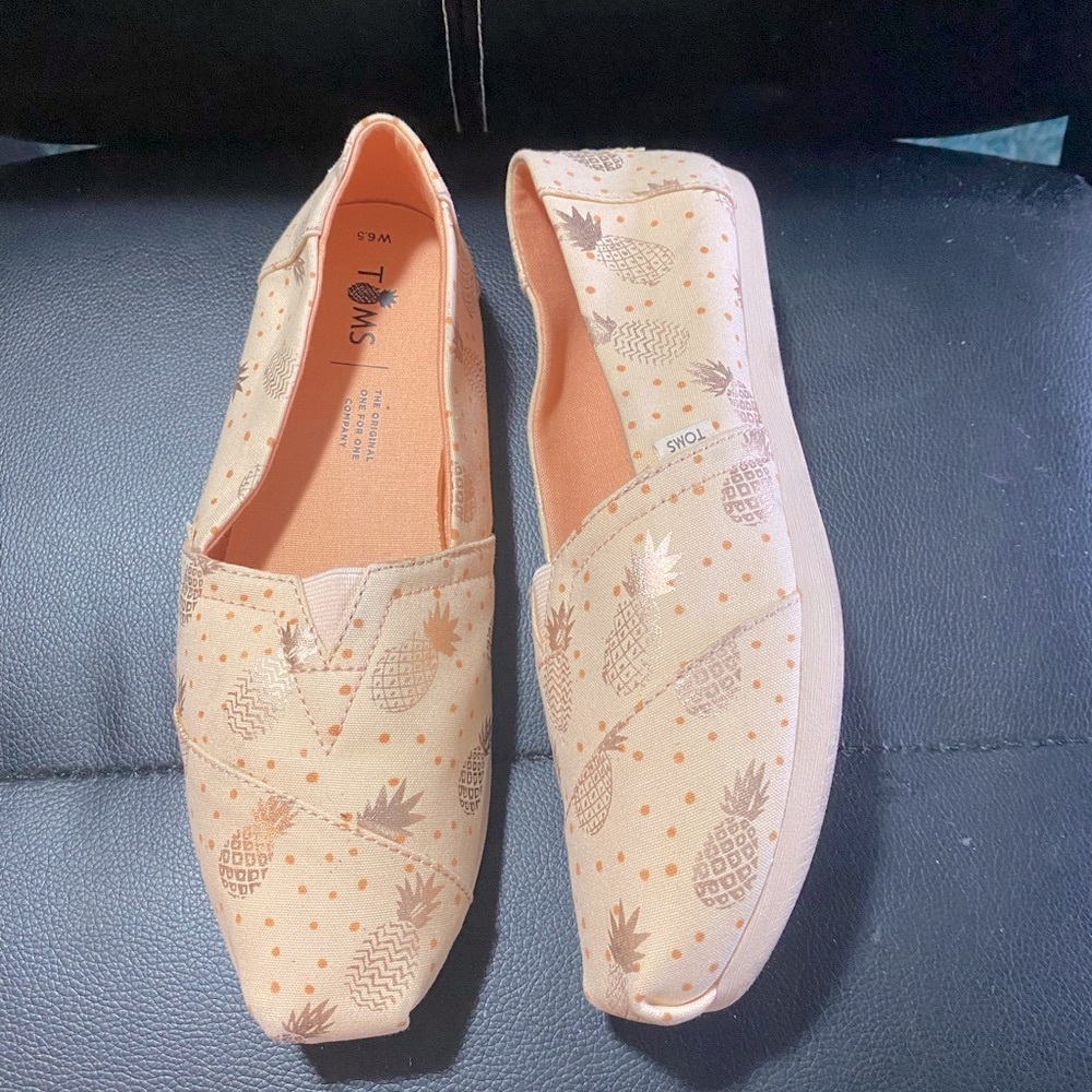 TOMS Women's Rose Gold Pineapple Print Slip-On Shoes Cream Size 6.5 - Picture 2 of 12
